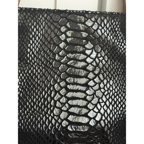 EUC Michael Kors Shiny Black Leather Snakeskin Shoulder Bag Gold Lining - Picture 10 of 16